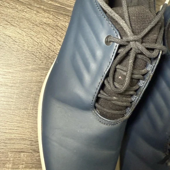 Men's Navy Casual Sneakers - Picture 6 of 10